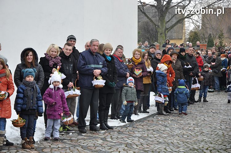 Święcenie pokarmów na stół wielkanocny w szubińskich kościołach