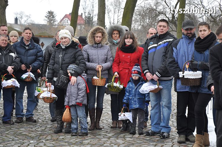 Święcenie pokarmów na stół wielkanocny w szubińskich kościołach
