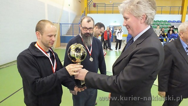 Urząd Miejski w Szubinie wygrywa VI Halowy Turniej Piłki Nożnej Samorządowców [FILM]
