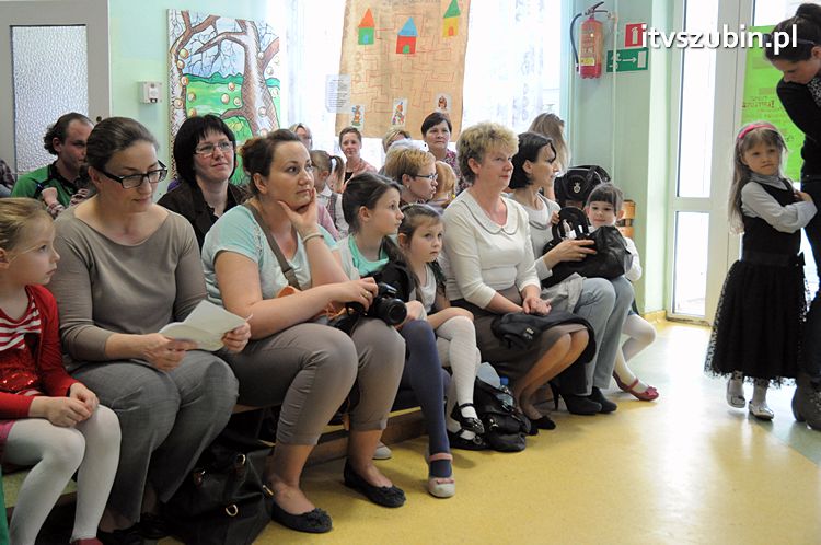 VIII Przedszkolnym Konkursie Recytatorskim ?ZDROWY I BEZPIECZNY PRZEDSZKOLAK TO JA?