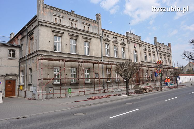 Ruszył remont elewacji szubińskiego ratusza
