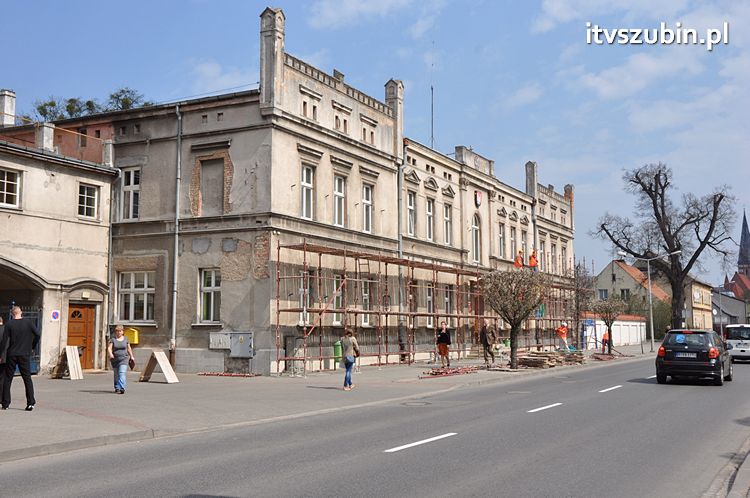 Ruszył remont elewacji szubińskiego ratusza