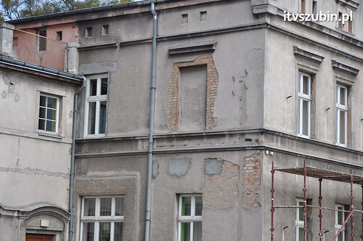 Ruszył remont elewacji szubińskiego ratusza