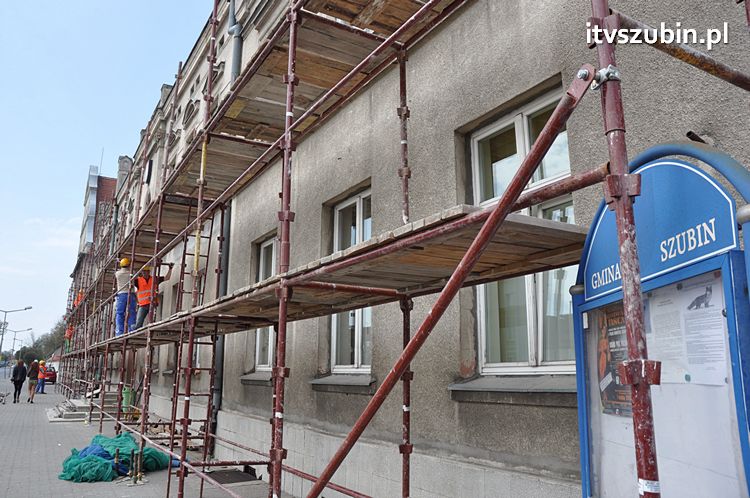 Ruszył remont elewacji szubińskiego ratusza