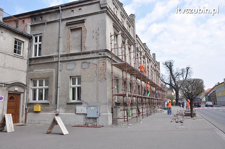 Ruszył remont elewacji szubińskiego ratusza