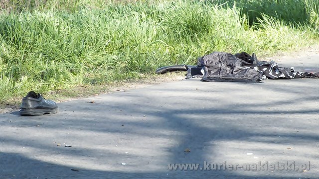 Wypadek pomiędzy Nakłem nad Notecią a Występem, motocyklista w szpitalu