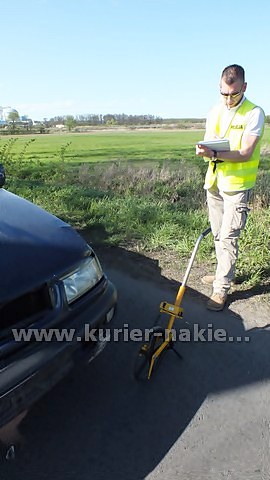 Wypadek pomiędzy Nakłem nad Notecią a Występem, motocyklista w szpitalu