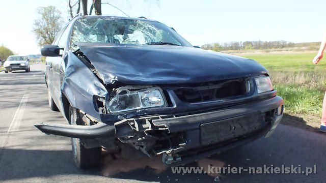 Wypadek pomiędzy Nakłem nad Notecią a Występem, motocyklista w szpitalu