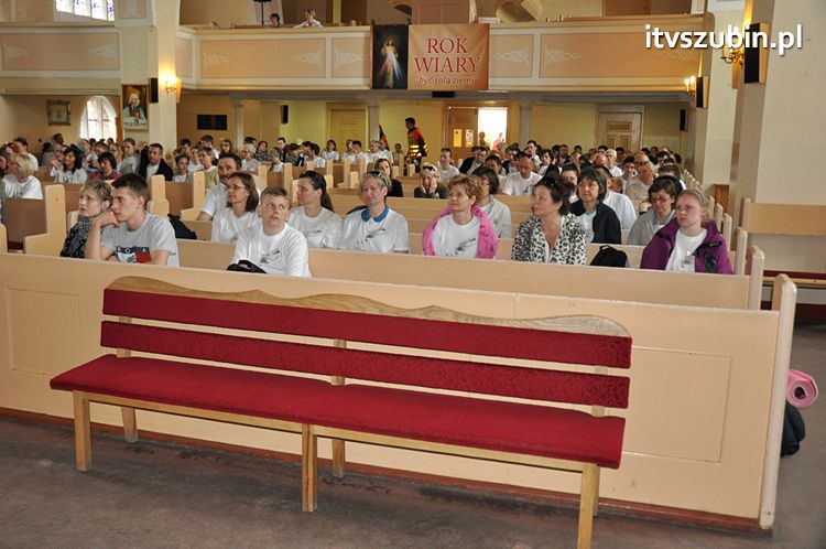 Pielgrzymka w Roku Wiary do Sanktuarium Krzyża Świętego w Kcyni