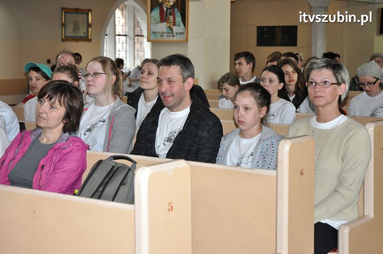 Pielgrzymka w Roku Wiary do Sanktuarium Krzyża Świętego w Kcyni