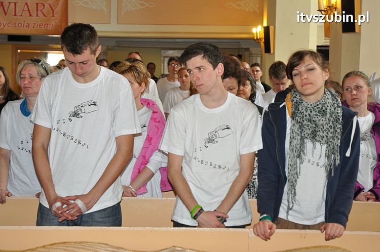 Pielgrzymka w Roku Wiary do Sanktuarium Krzyża Świętego w Kcyni