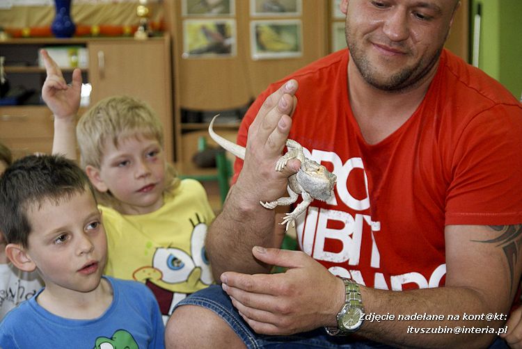 Jaszczurki Angela i Zdzisia z wizytą u maluchów