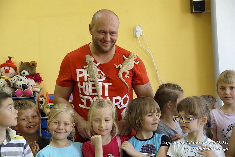 Jaszczurki Angela i Zdzisia z wizytą u maluchów