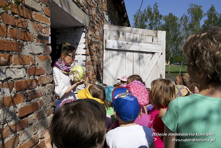 Maluchy z szubińskiej dwójki z wizytą w edukacyjnej zagrodzie