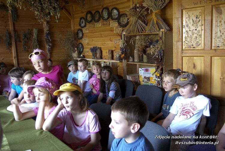 Maluchy z szubińskiej dwójki z wizytą w edukacyjnej zagrodzie