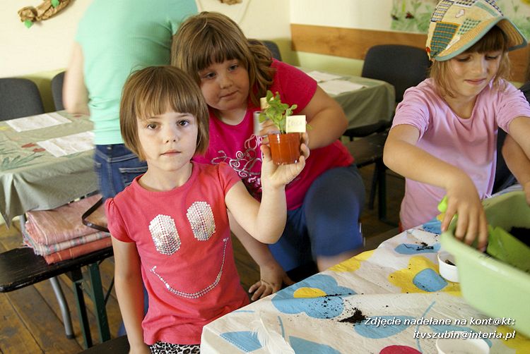 Maluchy z szubińskiej dwójki z wizytą w edukacyjnej zagrodzie