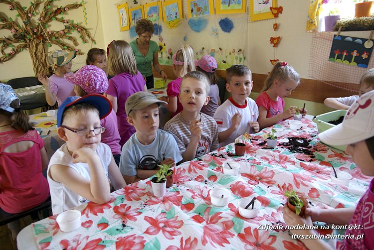 Maluchy z szubińskiej dwójki z wizytą w edukacyjnej zagrodzie