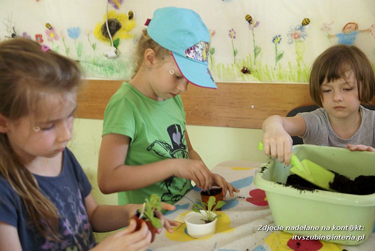 Maluchy z szubińskiej dwójki z wizytą w edukacyjnej zagrodzie