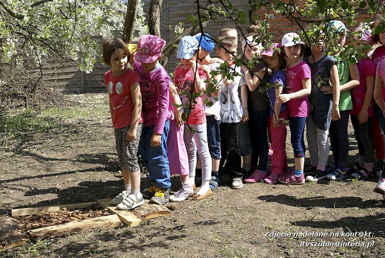Maluchy z szubińskiej dwójki z wizytą w edukacyjnej zagrodzie