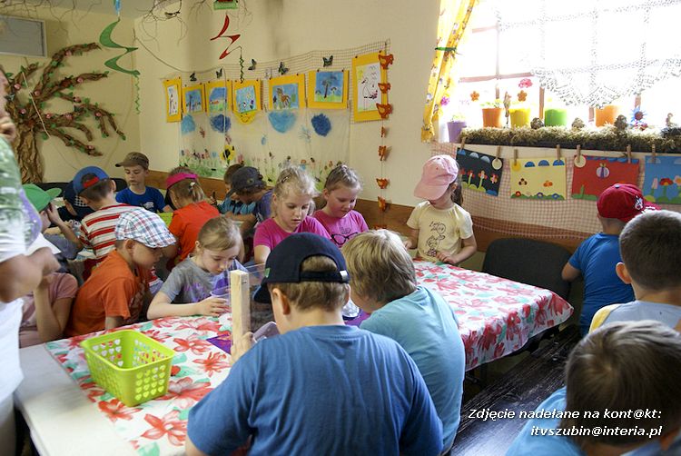 Maluchy z szubińskiej dwójki z wizytą w edukacyjnej zagrodzie