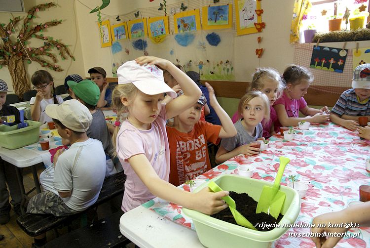 Maluchy z szubińskiej dwójki z wizytą w edukacyjnej zagrodzie