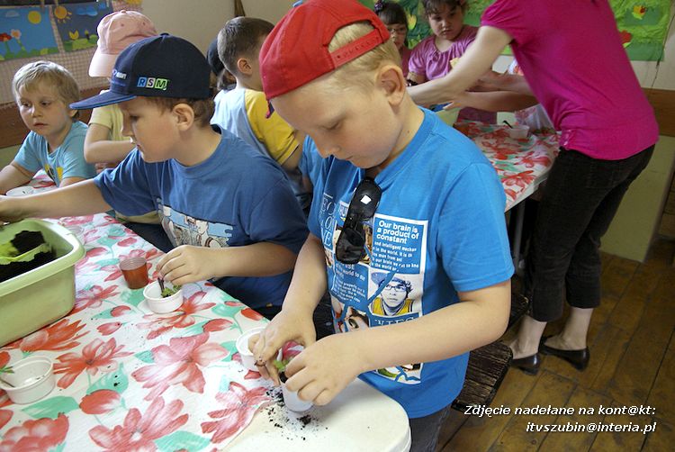 Maluchy z szubińskiej dwójki z wizytą w edukacyjnej zagrodzie