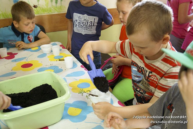 Maluchy z szubińskiej dwójki z wizytą w edukacyjnej zagrodzie