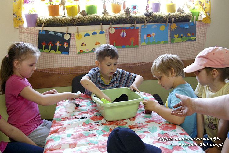 Maluchy z szubińskiej dwójki z wizytą w edukacyjnej zagrodzie