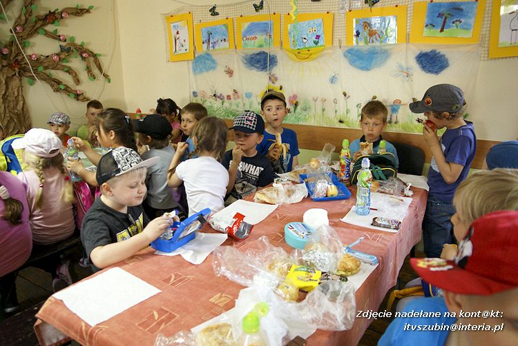 Maluchy z szubińskiej dwójki z wizytą w edukacyjnej zagrodzie