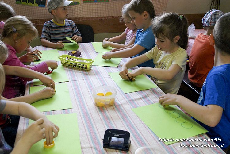 Maluchy z szubińskiej dwójki z wizytą w edukacyjnej zagrodzie