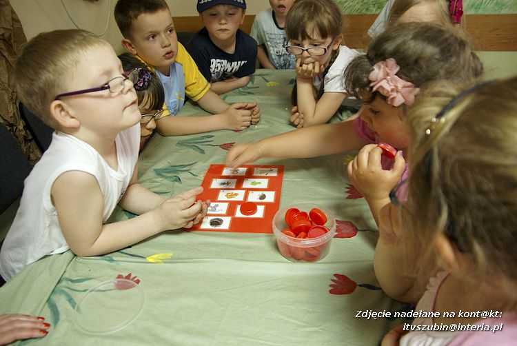 Maluchy z szubińskiej dwójki z wizytą w edukacyjnej zagrodzie