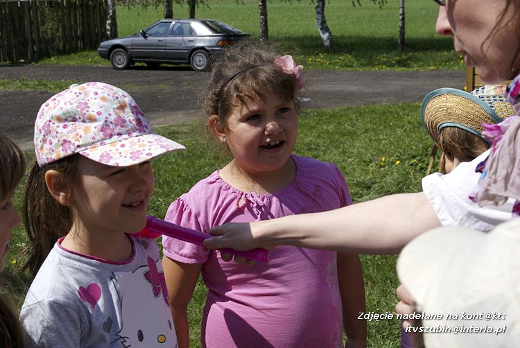 Maluchy z szubińskiej dwójki z wizytą w edukacyjnej zagrodzie