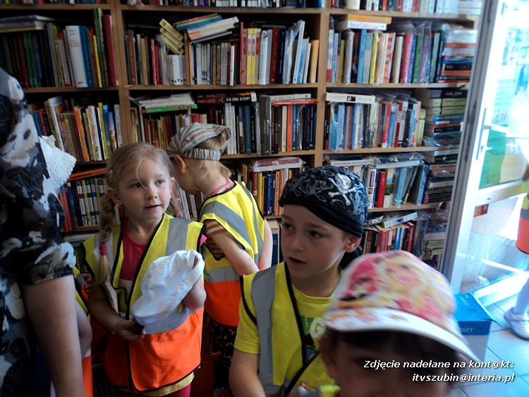 Tygryski w księgarni i przy fontannach