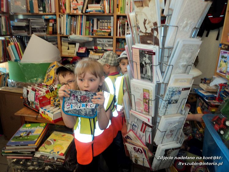 Tygryski w księgarni i przy fontannach