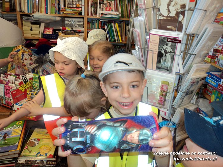 Tygryski w księgarni i przy fontannach