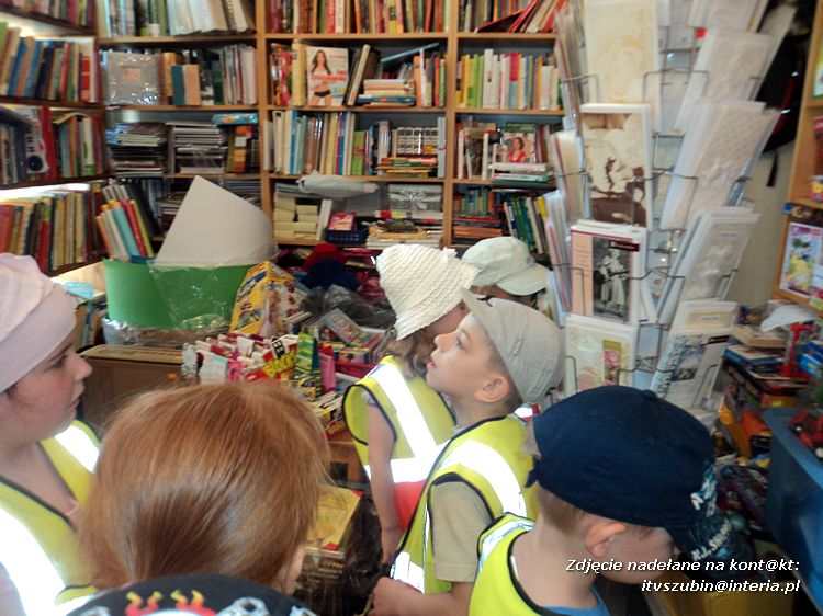 Tygryski w księgarni i przy fontannach