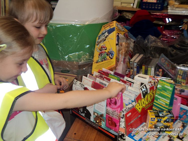 Tygryski w księgarni i przy fontannach