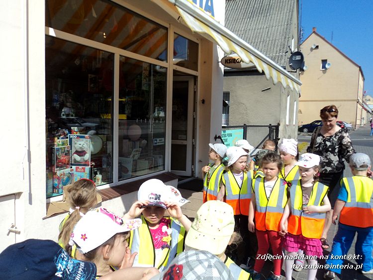 Tygryski w księgarni i przy fontannach