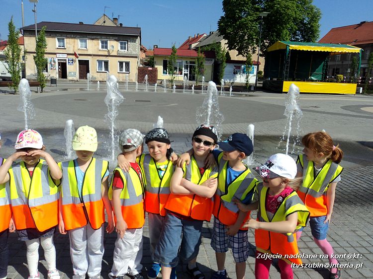 Tygryski w księgarni i przy fontannach
