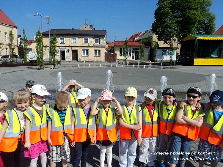 Tygryski w księgarni i przy fontannach