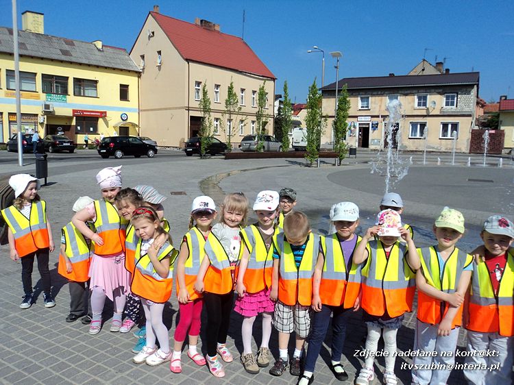 Tygryski w księgarni i przy fontannach