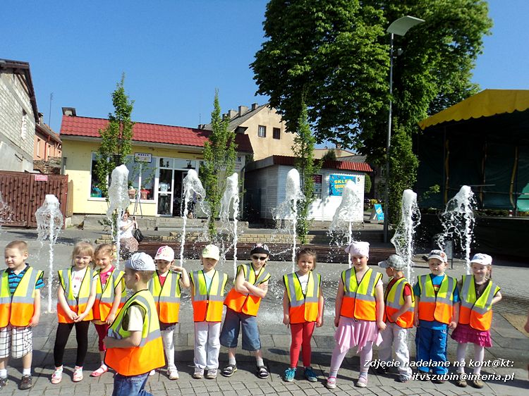 Tygryski w księgarni i przy fontannach