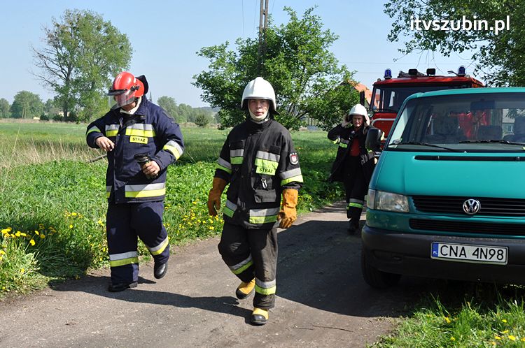 Pożar poddasza w domu jednorodzinnym w Szubinie, jedna osoba ewakuowana