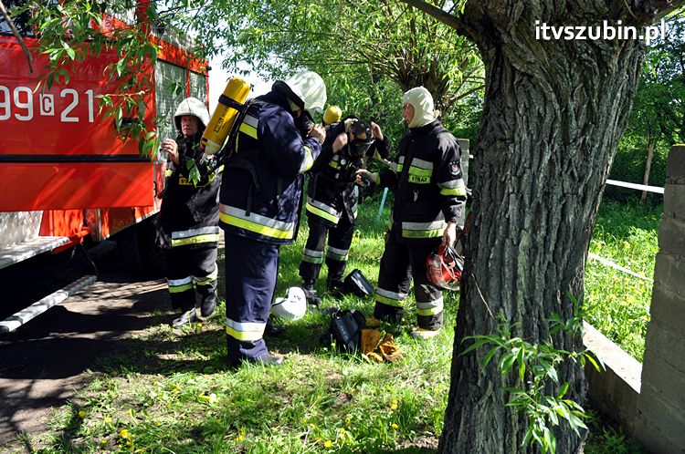 Pożar poddasza w domu jednorodzinnym w Szubinie, jedna osoba ewakuowana