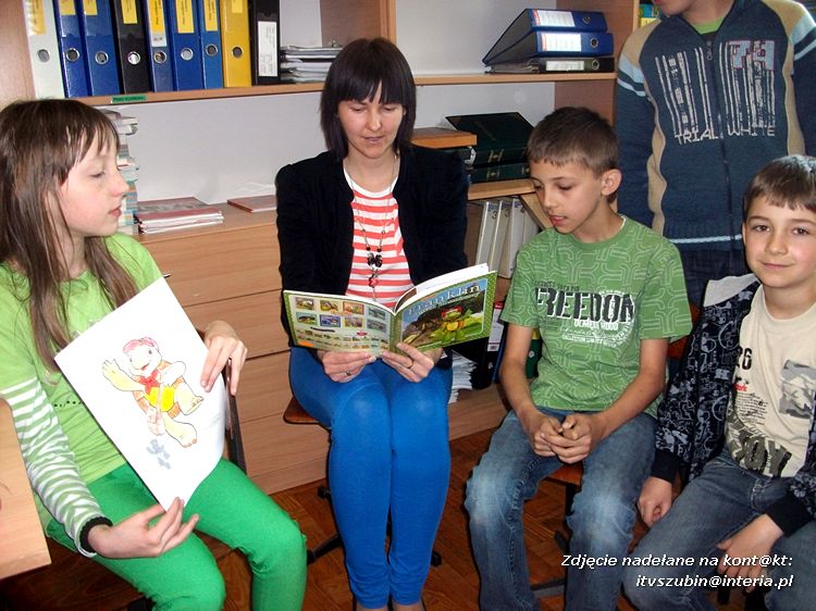 Majowe czytanie z Franklinem w Zespole Szkół w Kowalewie