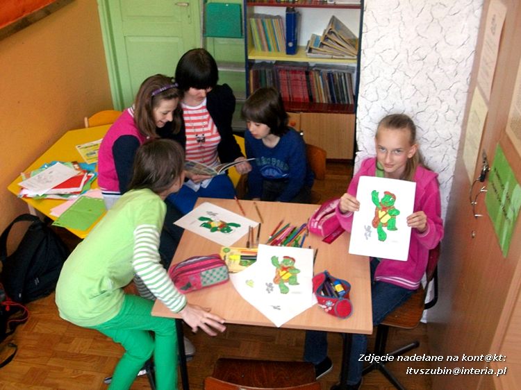 Majowe czytanie z Franklinem w Zespole Szkół w Kowalewie