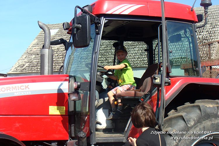 Pszczółki i Zuchy z wizytą w gospodarstwie rolnym