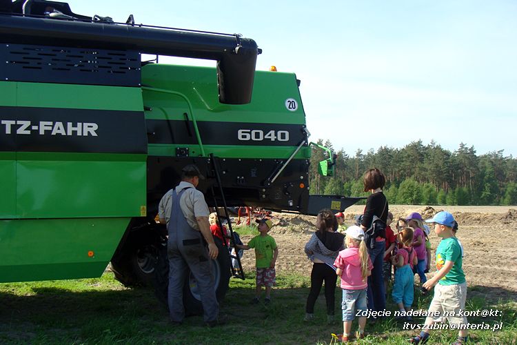 Pszczółki i Zuchy z wizytą w gospodarstwie rolnym