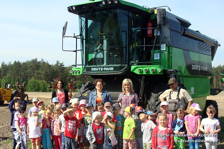 Pszczółki i Zuchy z wizytą w gospodarstwie rolnym