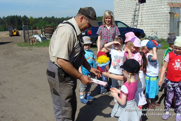 Pszczółki i Zuchy z wizytą w gospodarstwie rolnym